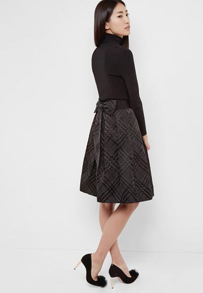 ชุดกระโปรงสีดำ