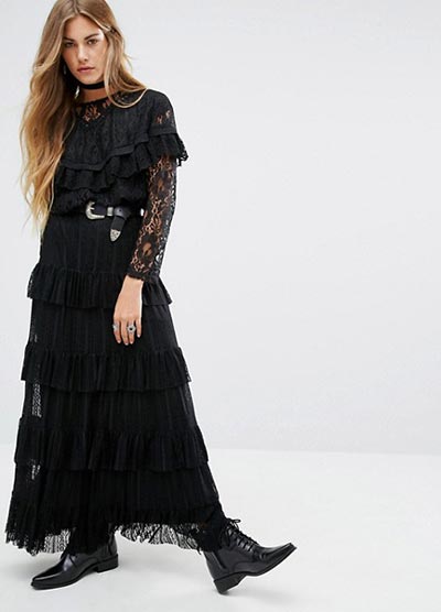 ชุดกระโปรงสีดำ