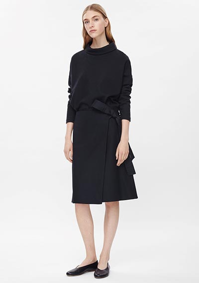 ชุดกระโปรงสีดำ