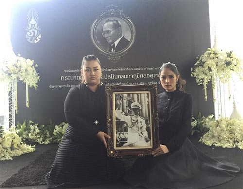 การแต่งกายไว้ทุกข์