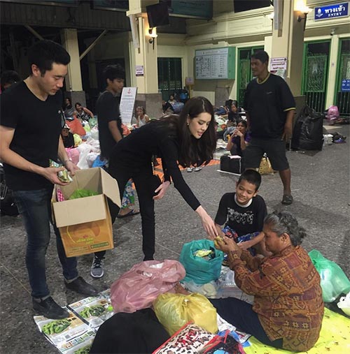 การแต่งกายไว้ทุกข์