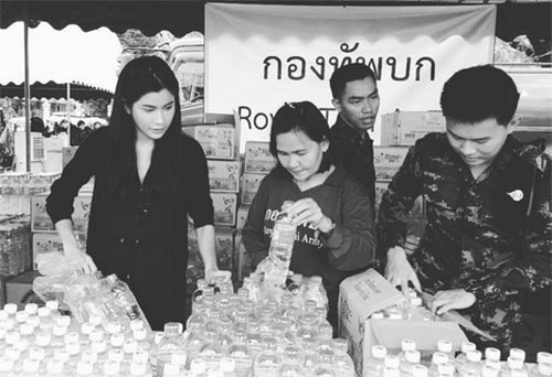 การแต่งกายไว้ทุกข์