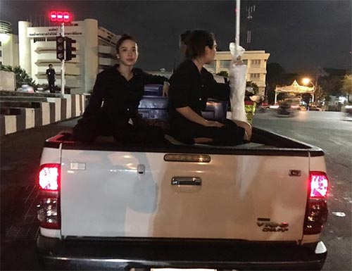 การแต่งกายไว้ทุกข์