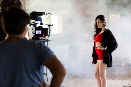  ปั้น แบชเชอร์ MV เพลง พูดผ่านกำแพง