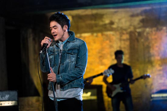  ปั้น แบชเชอร์ MV เพลง พูดผ่านกำแพง