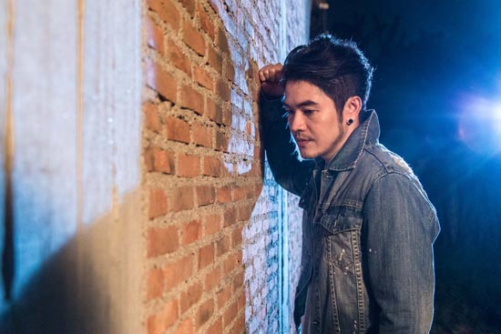  ปั้น แบชเชอร์ MV เพลง พูดผ่านกำแพง