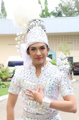 รักหลงโรง