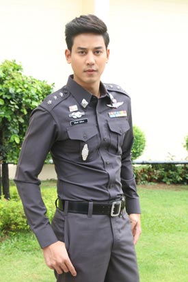 รักหลงโรง