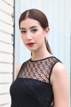 รักหลงโรง