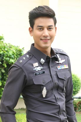 รักหลงโรง