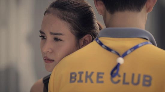 เดียร์ The Mazz MV เพลง เลี้ยงง่ายง่ายผู้ชายโง่โง่