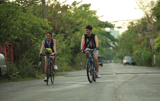 เดียร์ The Mazz MV เพลง เลี้ยงง่ายง่ายผู้ชายโง่โง่