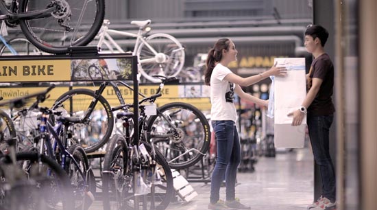 เดียร์ The Mazz MV เพลง เลี้ยงง่ายง่ายผู้ชายโง่โง่