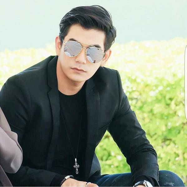 ฌอห์ณ เอสเธอร์