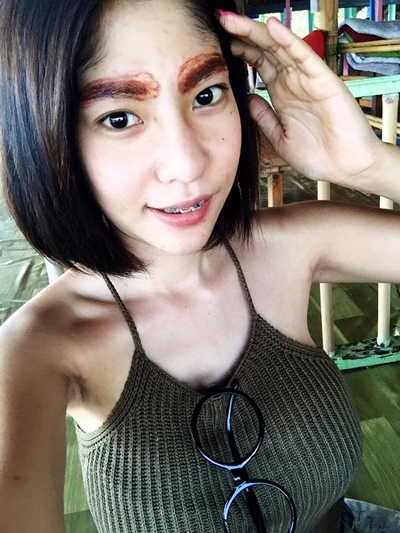 สาวสักคิ้วพลาด สาวสักคิ้วพลาด