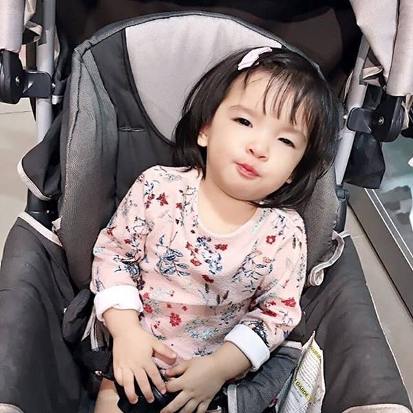 น้องรีนา ลูกออย ธนา