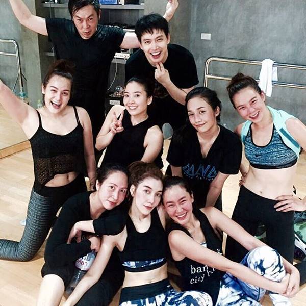 แก๊งนางฟ้าหน้าสด