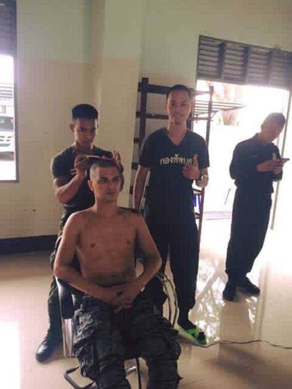 ดาราเกณฑ์ทหาร