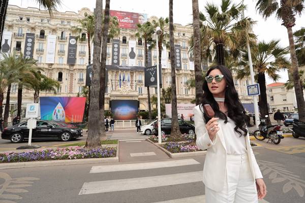 ใหม่ ดาวิกา เมืองคานส์