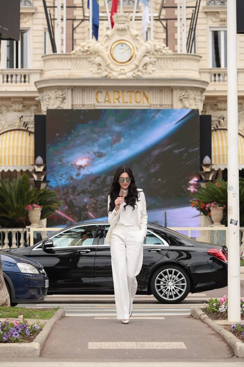 ใหม่ ดาวิกา เมืองคานส์