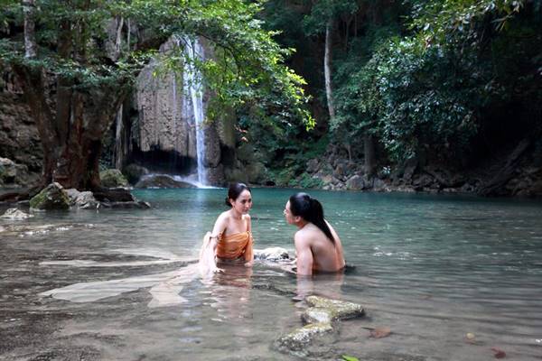 ละครนาคี