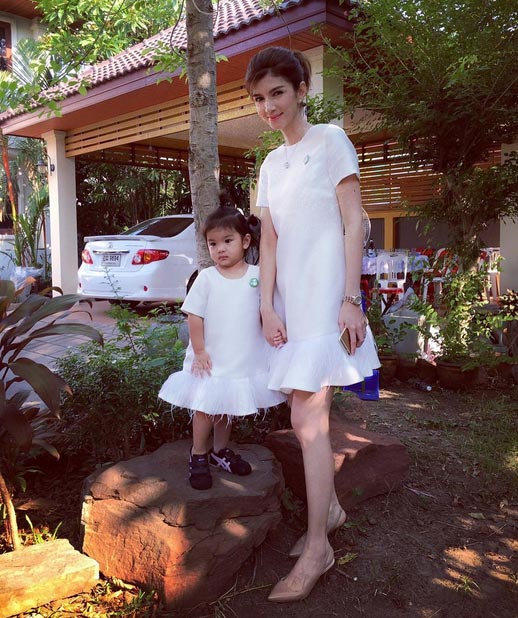 โบว์ แวนด้า 