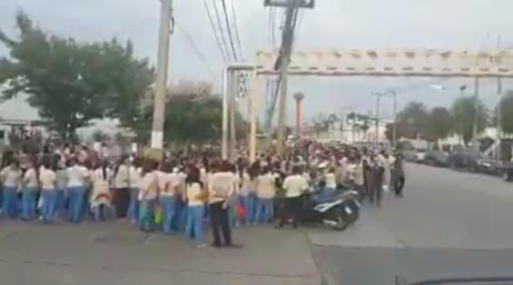 หนุ่มสาวโรงงานไพโอเนียร์ฯ อยุธยา ผละงานเรียกร้อง 9 ข้อ