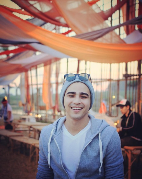 โจอี้ ธนกฤต อยู่โต