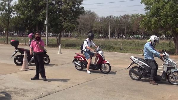 นักท่องเที่ยวชาวจีนแห่สอบใบขับขี่ที่เชียงใหม่