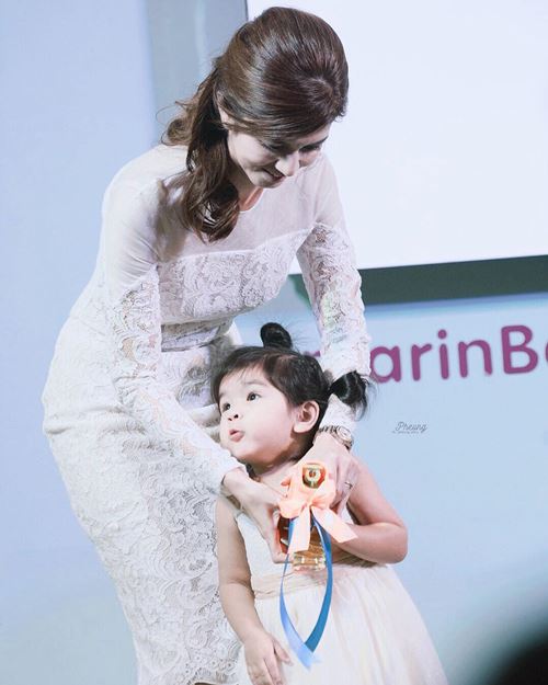 ฟังคำพูดชวนซึ้งจาก โบว์ แวนด้า หลังรับรางวัลสุดยอดคุณแม่ต้นแบบ 