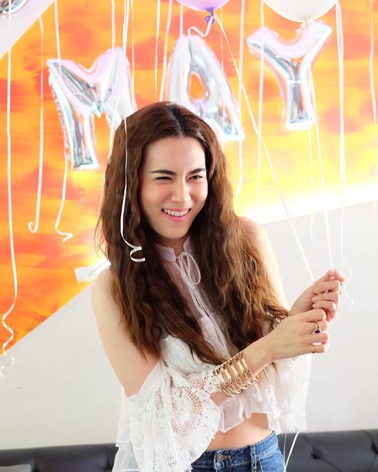 เมย์ เฟื่องอารมย์