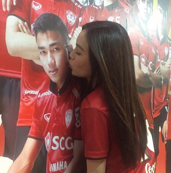 เมย์ พิชญ์นาฏ เจ ชนาธิป