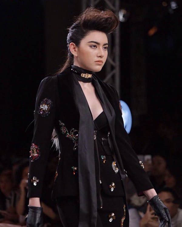 ใหม่ ดาวิกา ร่วมทีมเดินแฟชั่นโชว์งาน Elle Fashion Week 2016