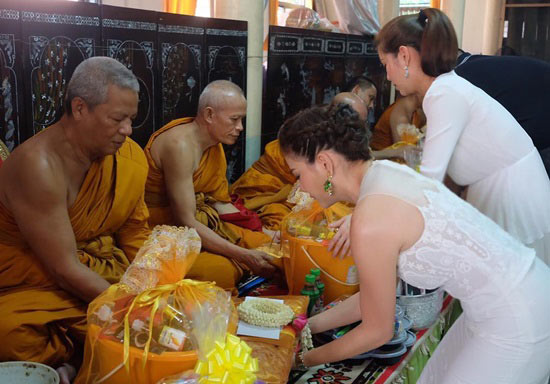 ดิว อริสรา ปลื้ม ไผ่ วันพอยท์ จัดเซอร์ไพรส์วันเกิด มอบโรเล็กซ์เป็นของขวัญ