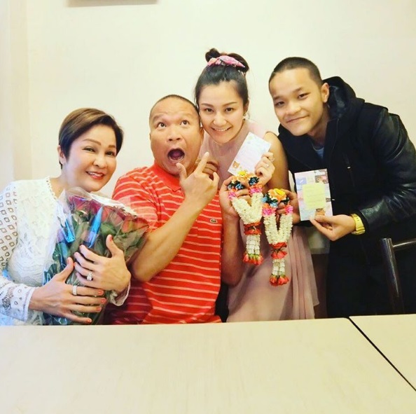 หม่ำ จ๊กมก รวมตัวทั้งครอบครัว ฉลองวันเกิด 51 ปี ว่าที่ลูกเขยก็มา