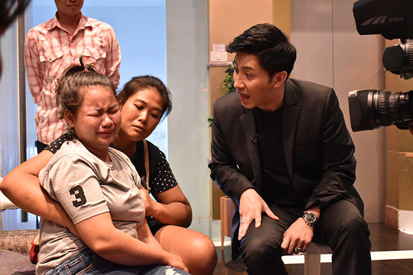 หนุ่ม กรรชัย รีบถอดสร้อยพระ หลังแขกรับเชิญผีเข้ากลางรายการ กรี้ดก่อนหมดสติ