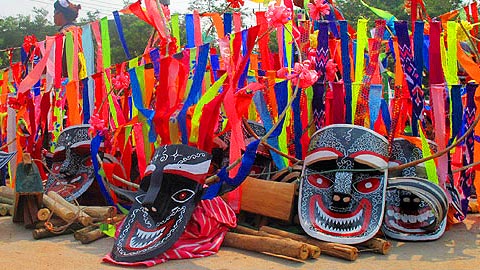 งานประเพณีผีขนน้ำ บ้านนาซ่าว 