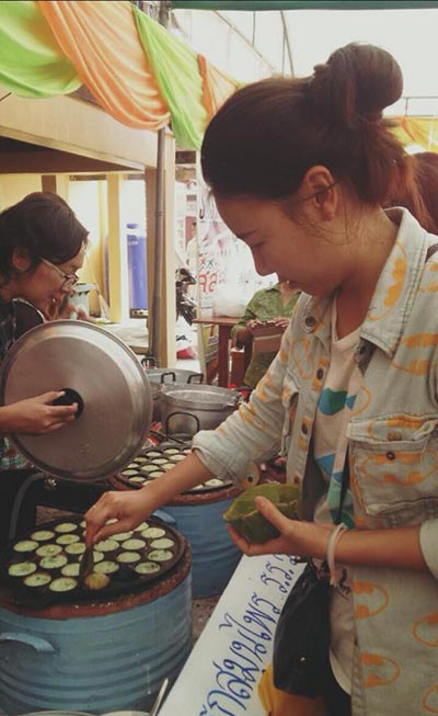 งานประเพณีตักบาตรขนมครก-น้ำตาลทราย