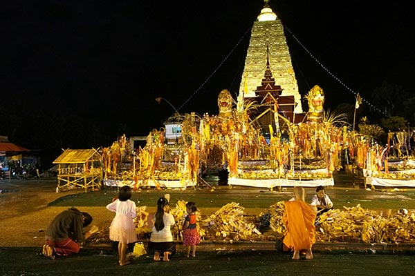 งานบุญเดือนสิบลอยเรือสะเดาะเคราะห์