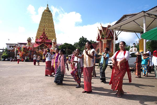 งานบุญเดือนสิบลอยเรือสะเดาะเคราะห์
