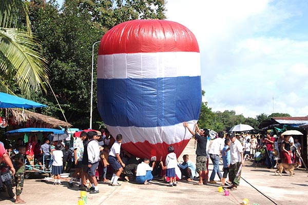 งานบุญเดือนสิบลอยเรือสะเดาะเคราะห์