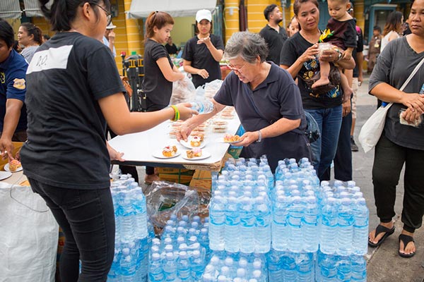เตือนประชาชนไปกราบพระบรมศพ