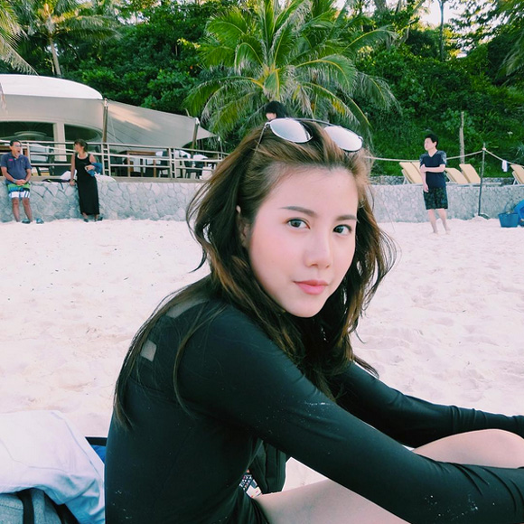 เอสเธอร์ ชุดว่ายน้ำ