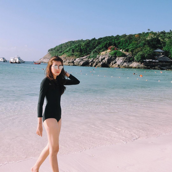 เอสเธอร์ ชุดว่ายน้ำ