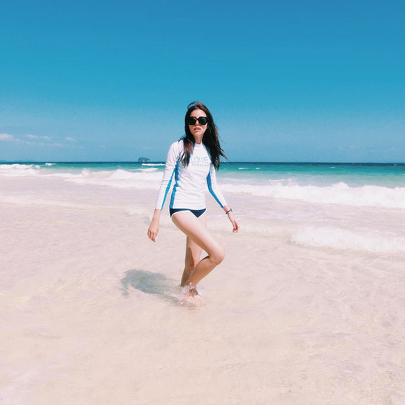 เอสเธอร์ ชุดว่ายน้ำ