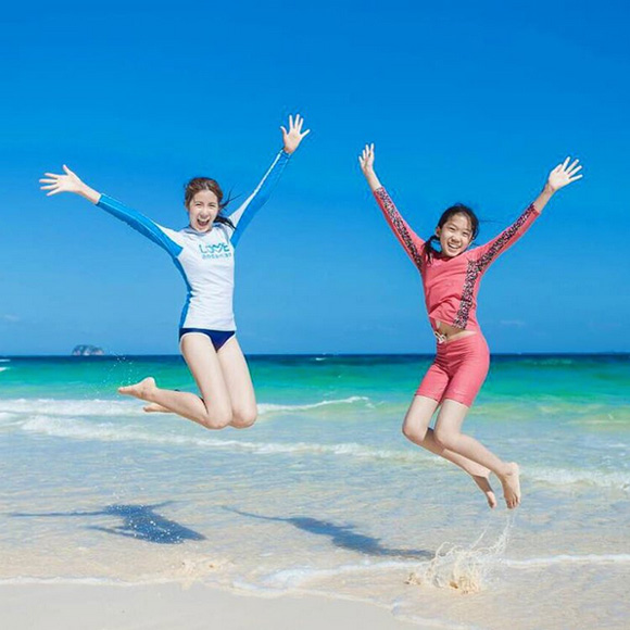 เอสเธอร์ ชุดว่ายน้ำ