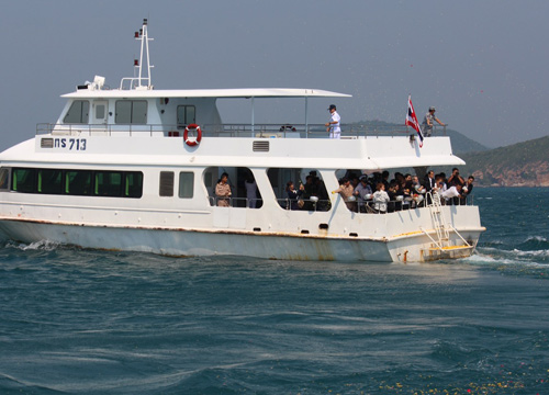 ครอบครัว สหวงษ์ ร่วมพิธีลอยอังคาร ส่ง ปอ ทฤษฎี