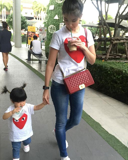 น้องรีนา ลูกสาว ออย เธอ