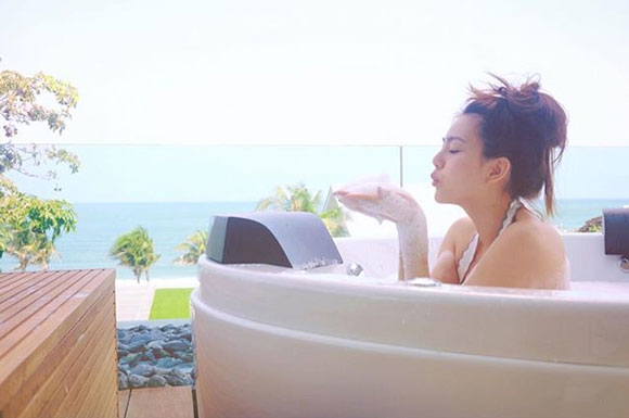 ดิว อริสรา ชุดว่ายน้ำ