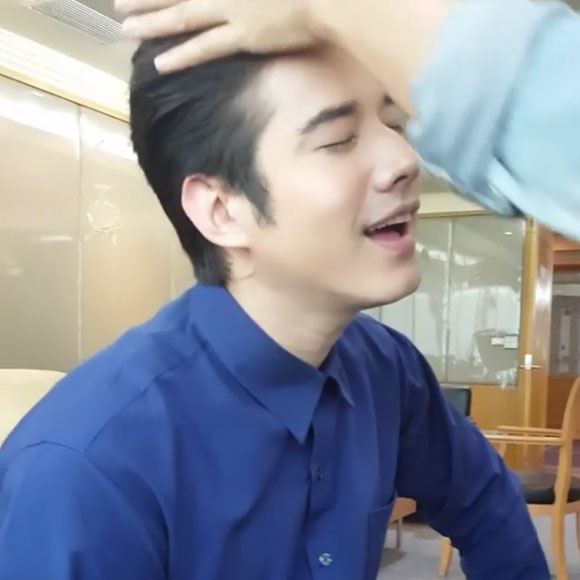 มาริโอ้ เมาเร่อ ร้องเพลง